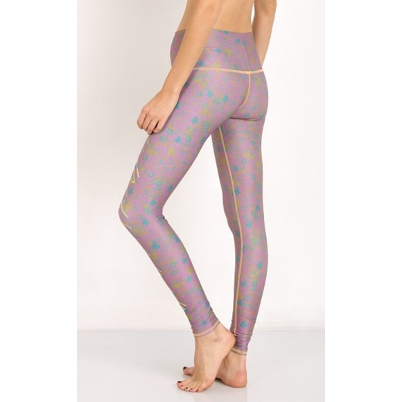 NWOT Teeki Meadow hot pant leggings - Picture 3 of 7